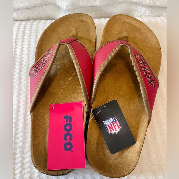 NFL 49ers Red and Tan Flip Flops by FOCO (Forever Collectibles); Size: Small